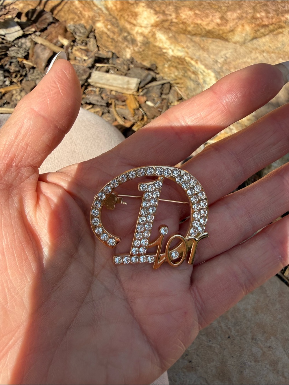 Large D - Dior Gold Crystal rhinestone Logo Brooch pin - Picture 5 of 8